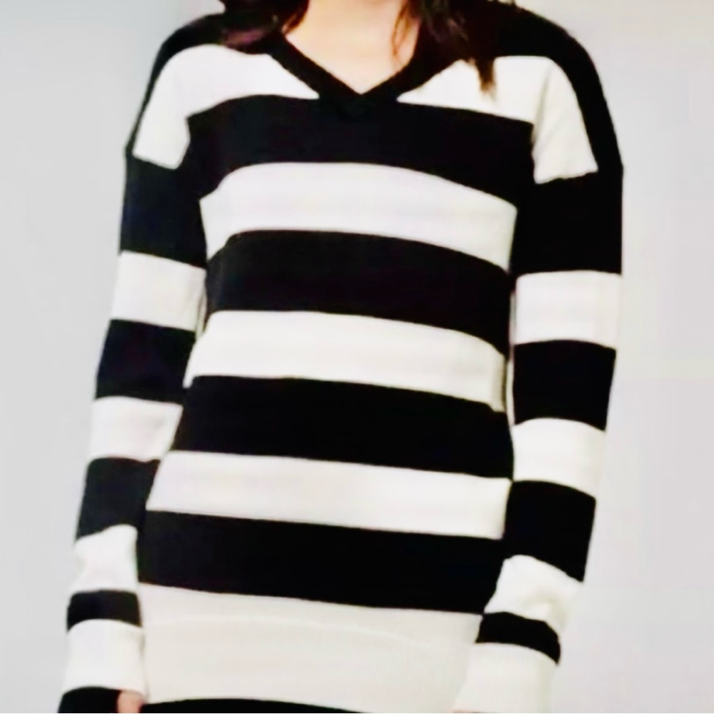 Lululemon Athletica Black and White Knit Sweater